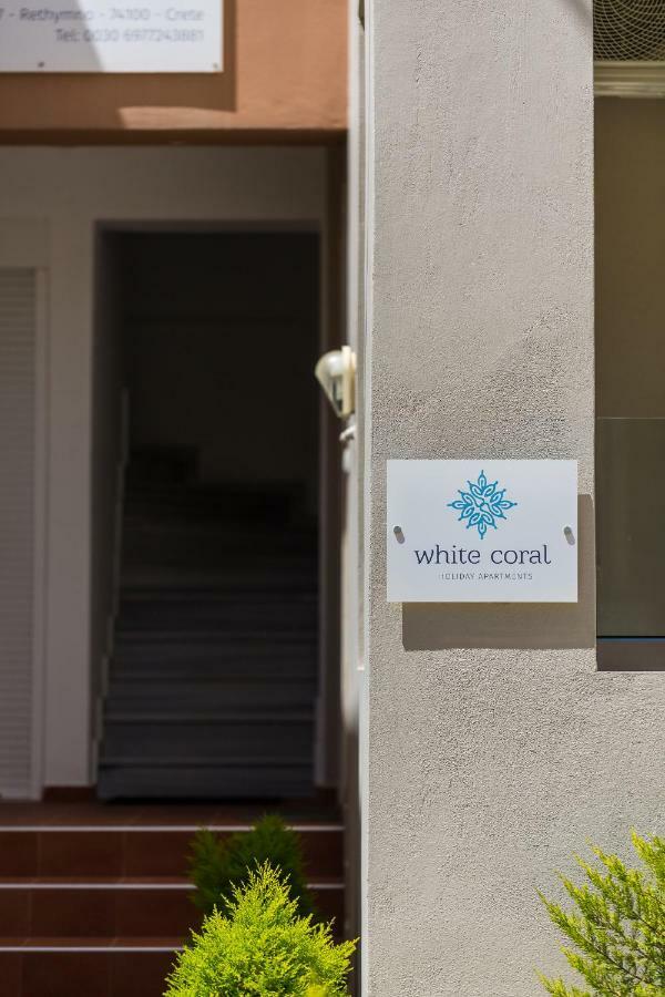 罗希姆诺White Coral公寓 外观 照片
